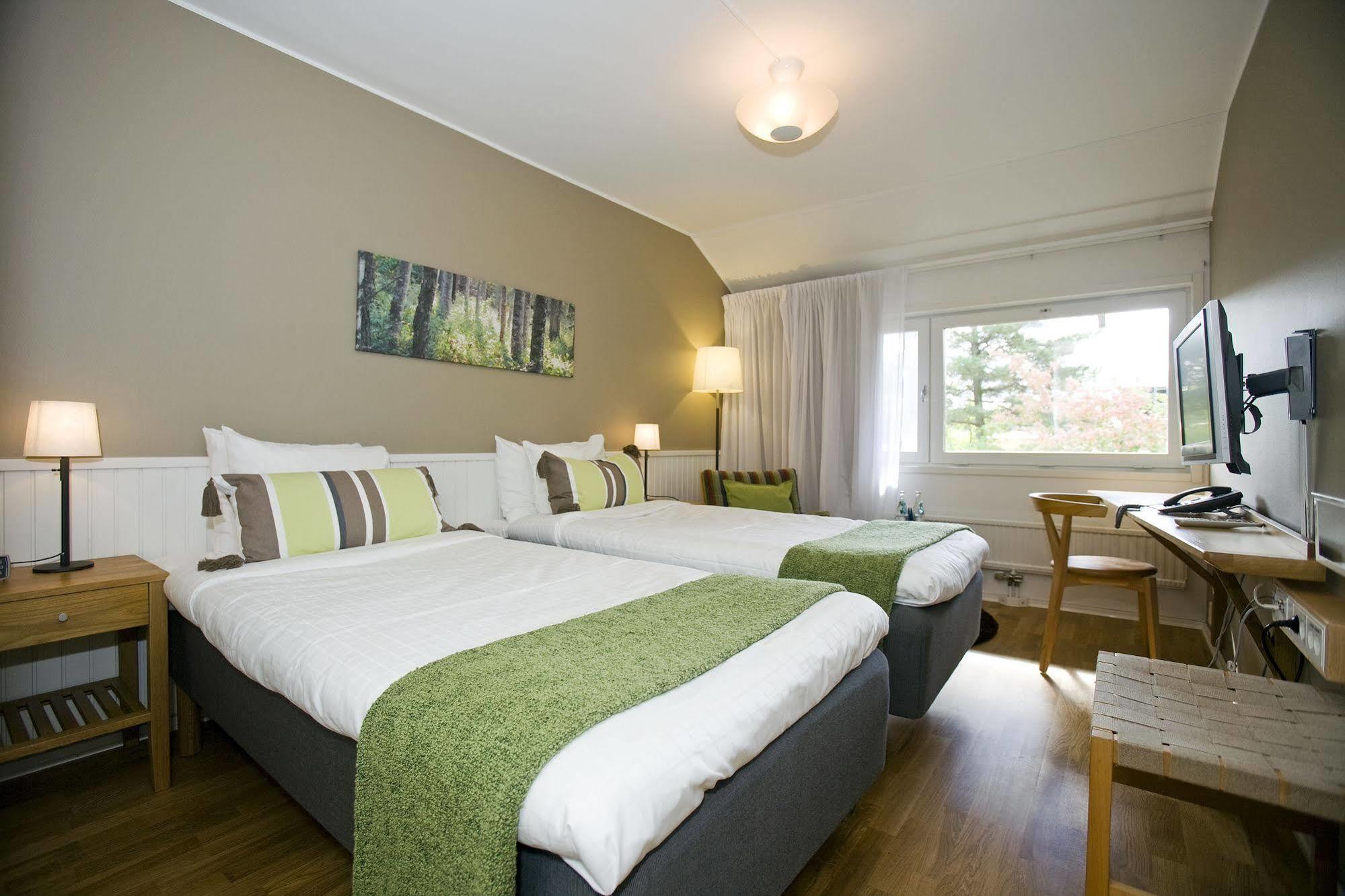 Djuroenaeset Hotell & Konferens Djurhamn エクステリア 写真
