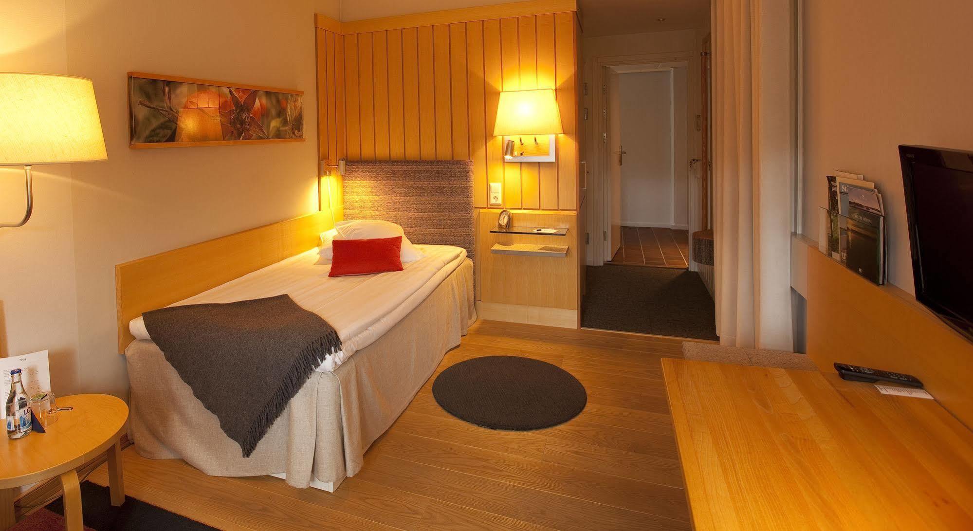 Djuroenaeset Hotell & Konferens Djurhamn エクステリア 写真