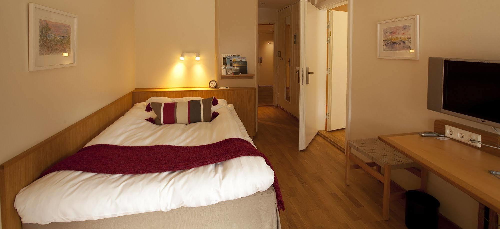 Djuroenaeset Hotell & Konferens Djurhamn エクステリア 写真