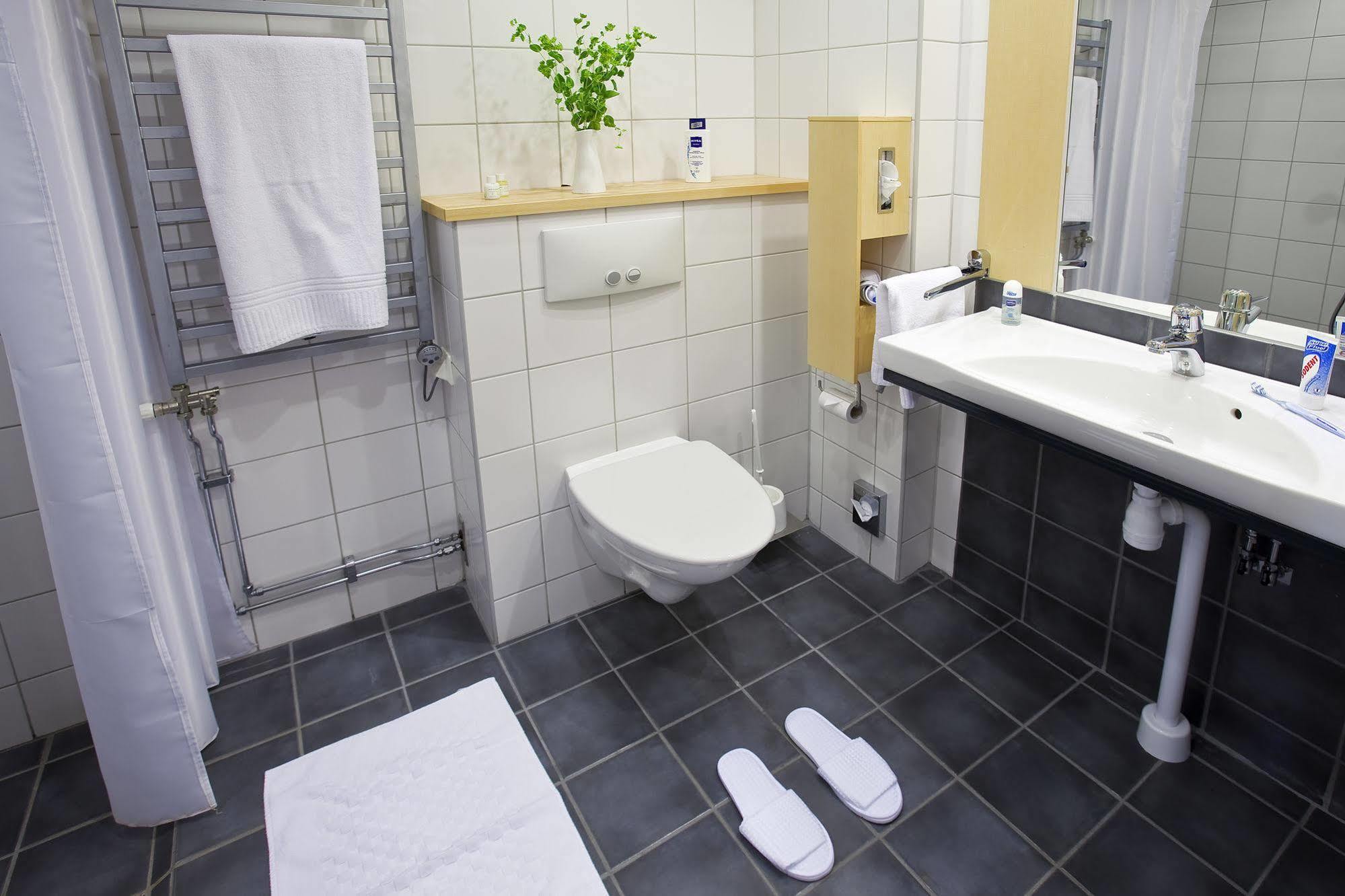 Djuroenaeset Hotell & Konferens Djurhamn エクステリア 写真