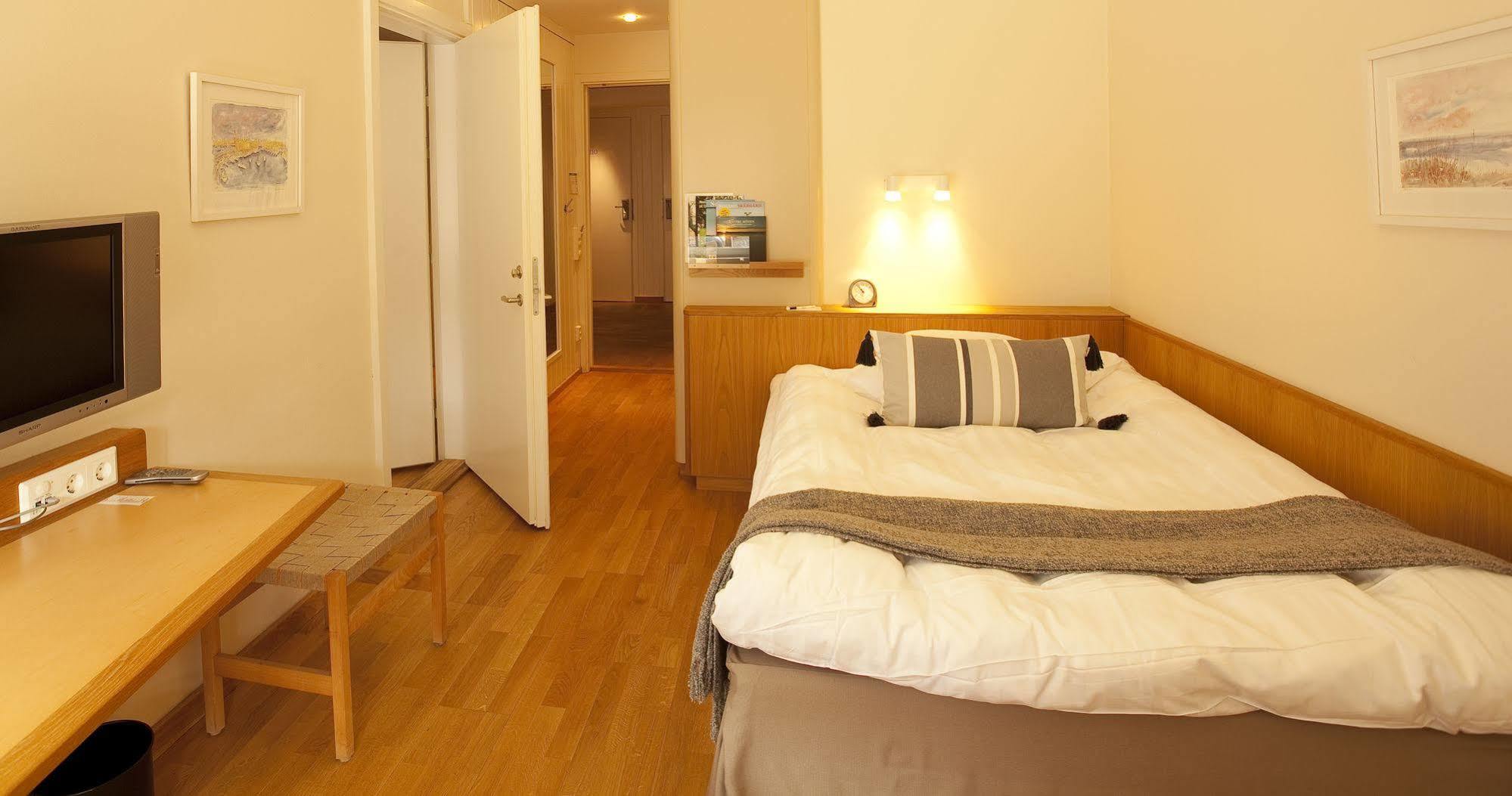 Djuroenaeset Hotell & Konferens Djurhamn エクステリア 写真